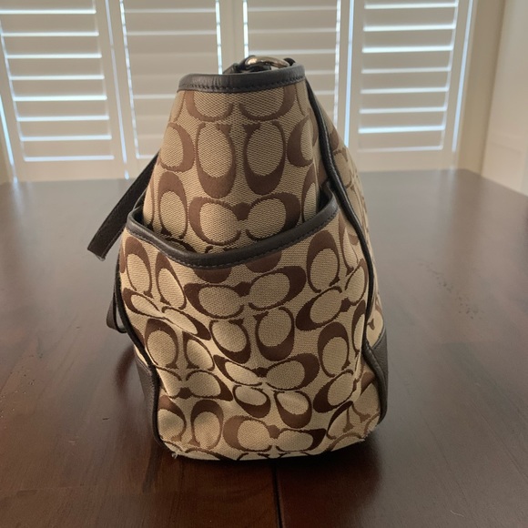 Coach Handbag. - Picture 2 of 9